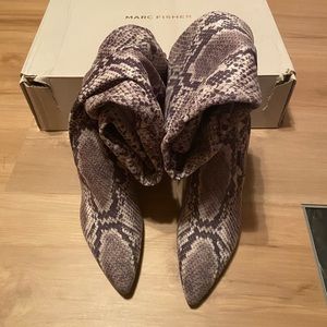 MARC FISHER KNEE. HIGH